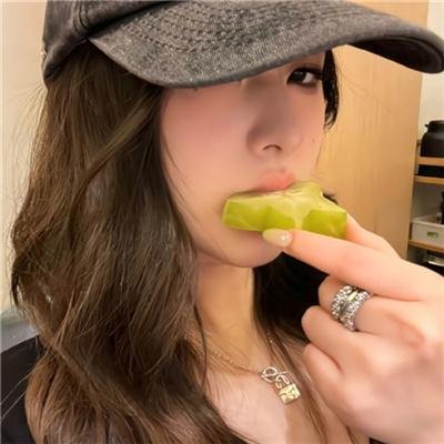 推动摇篮的手